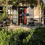 North Point Bed & Breakfast 4*