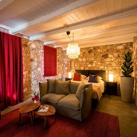 North Point 4* Antipata