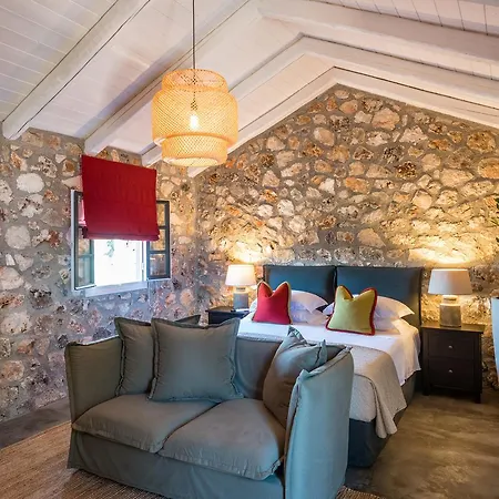 North Point 4* Antipata
