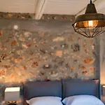 Bed & Breakfast North Point 4*
