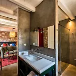 North Point Bed & Breakfast 4*
