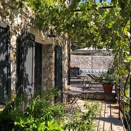 North Point Bed & Breakfast 2*
