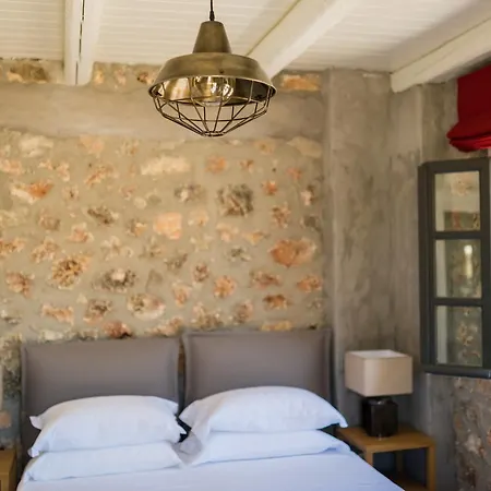 North Point فندق مبيت وإفطار Antipata (Erisos)