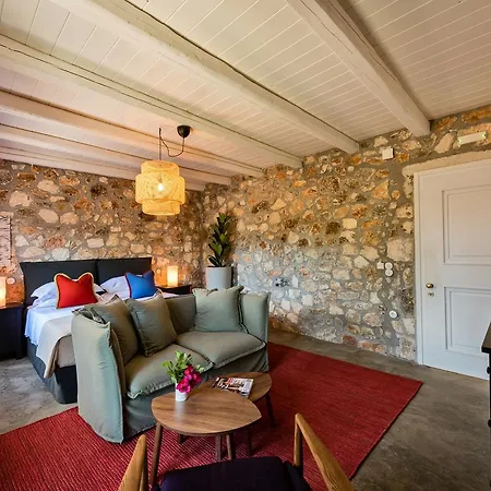 North Point 4* Antipata