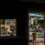 Bed & Breakfast North Point 4*