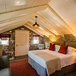 North Point Bed & Breakfast 4*
